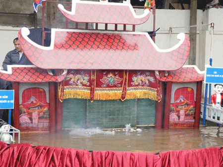 “Múa rối nước với văn hóa giao thông”