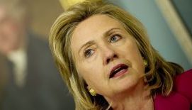 Hillary Clinton durcit le ton