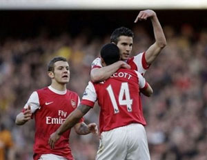 英超综合消息：曼联赢得同城德比　阿森纳得胜紧追不放