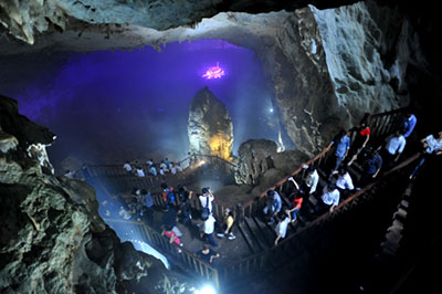 Spanish magazine spotlights Vietnam cave