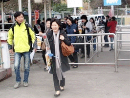 VN welcomes first New Year foreign visitors
