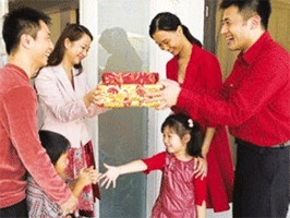 First visitors at Tet decide luck for the year