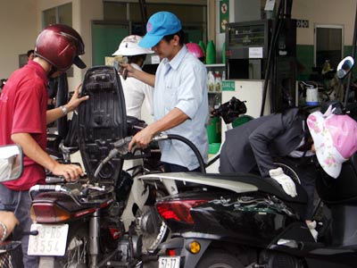 Petrol prices raised by VND 2,900 a litre