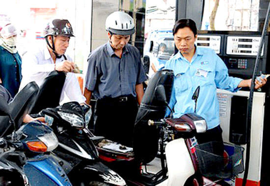 Local petrol and oil traders required not to adjust prices
