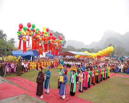 Mừng và lo mùa lễ hội