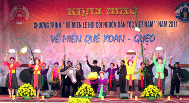 Festival bringing visitors back to roots opens in Phu Tho