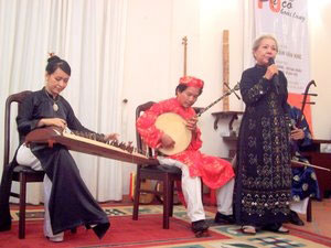 越南“才子弹唱”和“祭祀雄王的信仰”申请世界人类非物体文化遗产