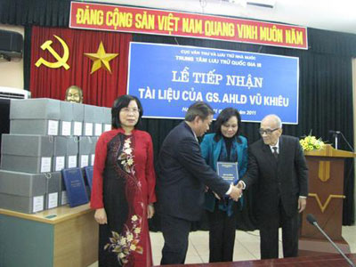 接收劳动英雄武跳教授的珍贵资料