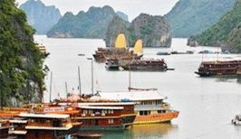 Quang Ninh welcomes large numbers of tourists