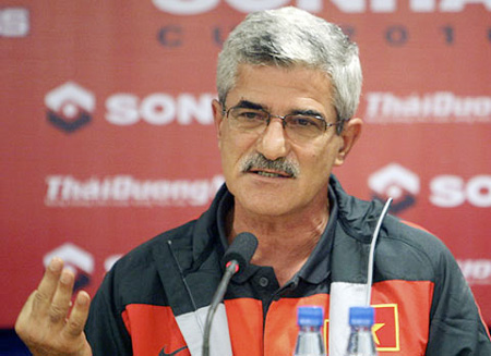 Football Federation to recruit foreign coach