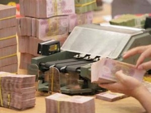 State bank lifts refinancing rate to 12 pct