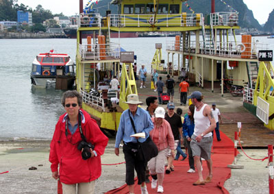 Vietnam welcomes over 1 5 million foreign tourists in first quarter