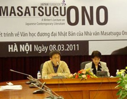 Nhà văn Masatsugu Ono thuyết trình tại Hà Nội