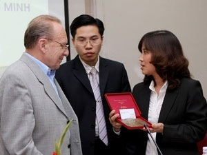 《胡志明编年史》作者与读者交流