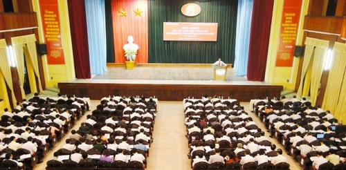 Nắm vững các quan điểm, vận dụng sáng tạo trong quá trình truyền đạt Nghị quyết Đại hội XI