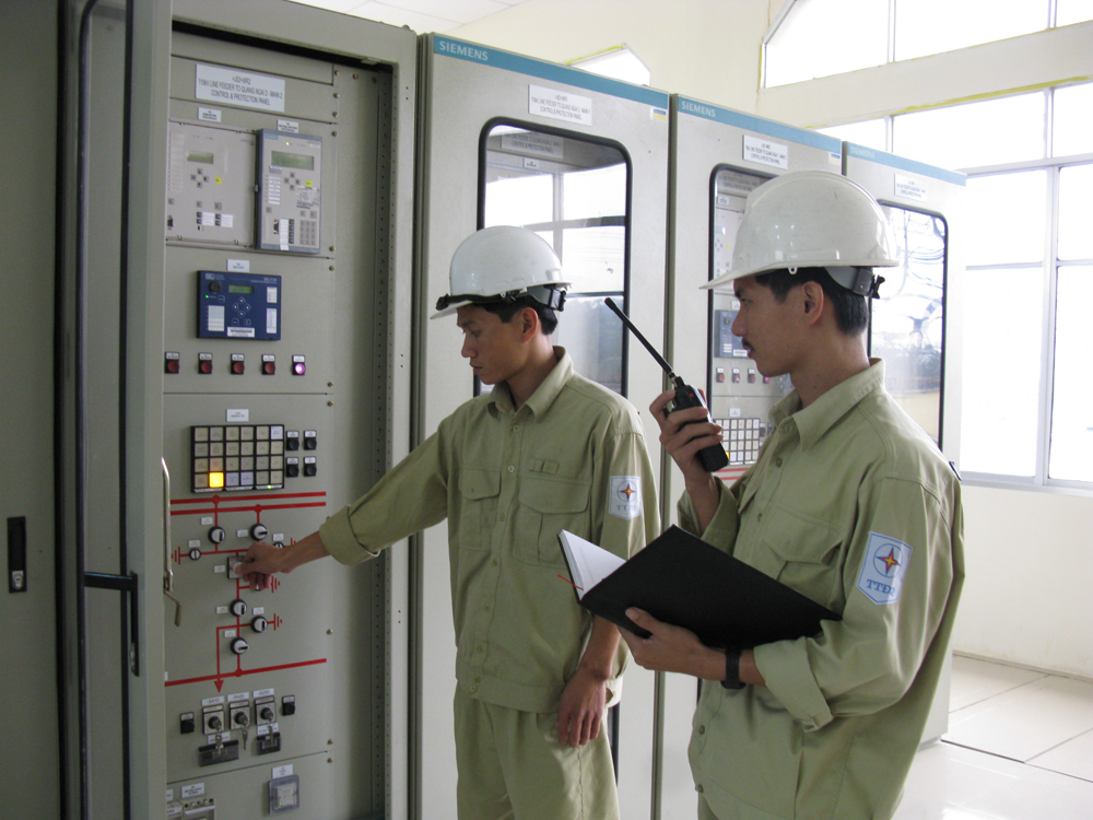 Đóng điện đường dây 220 kV Dốc Sỏi – Dung Quất