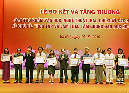 Tiếp tục đẩy mạnh sáng tác các tác phẩm văn học, nghệ thuật, báo chí về Cuộc vận động Học tập và làm theo tấm gương đạo đức Hồ Chí Minh