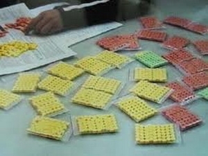 打击两个跨境毒品贩运帮伙