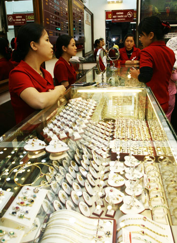 Giá vàng tăng mạnh lên 37,7 triệu đồng lượng