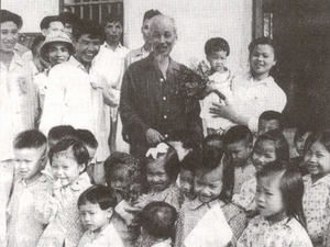 Học sinh Lào thi tìm hiểu về Chủ tịch Hồ Chí Minh