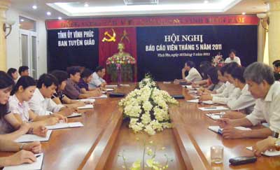 Hội nghị báo cáo viên tháng 5