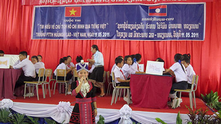 Học sinh Việt Nam tại Lào thi tìm hiểu về Bác