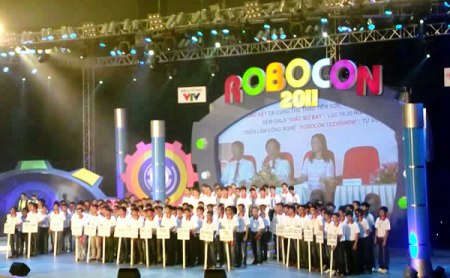Inauguration de la finale du concours de création de robot Robocon Vietnam 2011