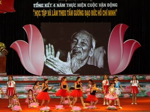 Đẩy mạnh học tập và làm theo tấm gương đạo đức Hồ Chí Minh