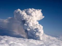 Volcan islandais premières perturbations dans le ciel européen