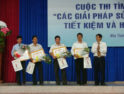 Khánh Hòa Trao giải Cuộc thi tìm hiểu “Các giải pháp sử dụng điện tiết kiệm và hiệu quả”