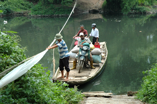 Hiểm nguy trên những chuyến đò dây