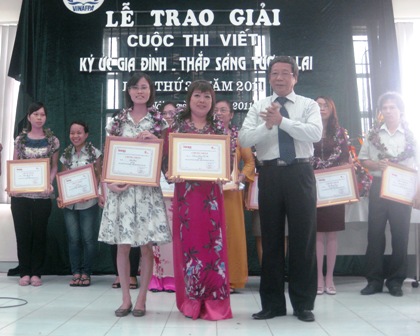 Trao giải cuộc thi viết “Ký ức gia đình - thắp sáng tương lai”