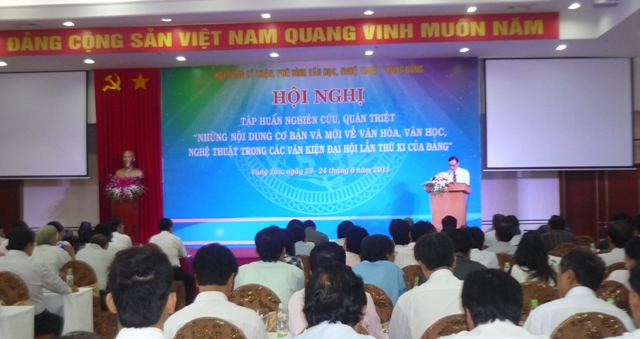 Quán triệt những nội dung cơ bản và mới về văn hóa, văn học, nghệ thuật trong các văn kiện Đại hội XI của Đảng