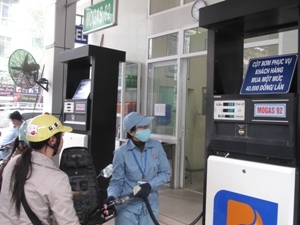 Điều hành xăng dầu Giảm giá bán hay tăng thuế