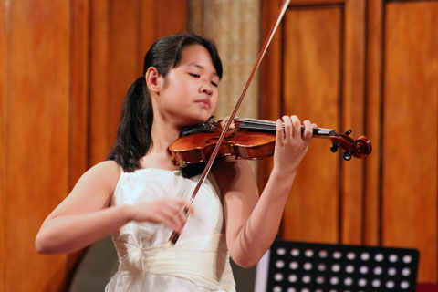 Đỗ Phương Nhi - tài năng violin trẻ tham gia hoà nhạc Toyota 2011