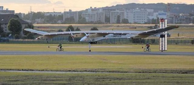 Bruxelles-Paris en 16h05 Solar Impulse s est posé au Bourget