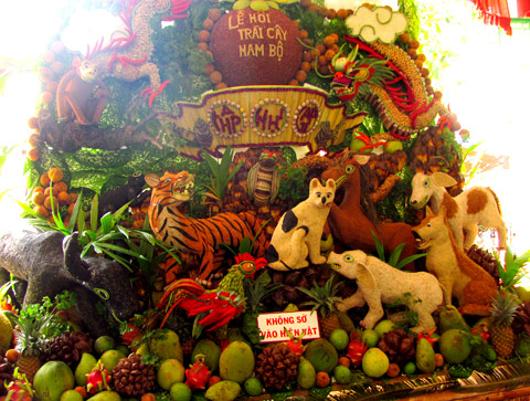 President Ho Chi Minh’s portrait made from grains and fruit