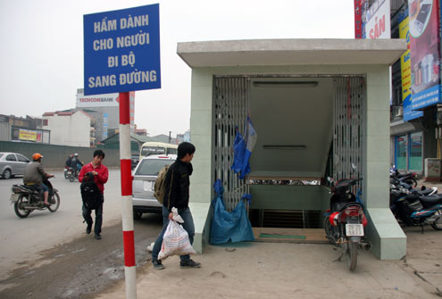 Hà Nội Nhiều hầm bộ hành, cầu vượt chưa phát huy hiệu quả