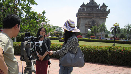 Cộng đồng người Việt đón nhận “Ký sự nước Lào”
