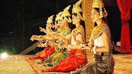 Quang Tri hosts Vietnam-Laos-Cambodia cultural show
