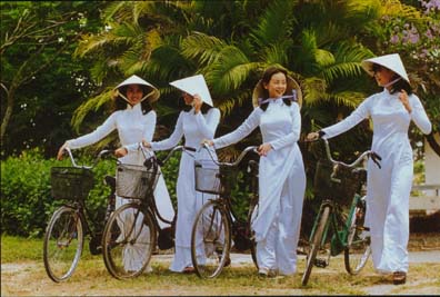 Phát sóng phim tài liệu “Đi tìm trang phục Việt”