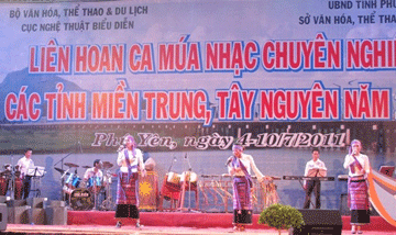 Bế mạc Liên hoan ca múa nhạc chuyên nghiệp các tỉnh duyên hải Nam Trung bộ 2011
