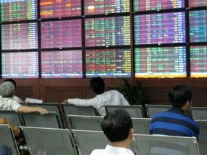 Sắc đỏ tiếp tục bao trùm cả hai sàn chứng khoán