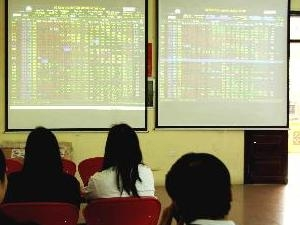 Phiên đầu tuần, hai sàn giảm mạnh