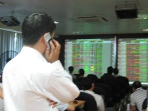 Thanh khoản sụt giảm, VN-Index phá mốc 410 điểm