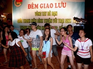 海外越南青年与胡志明市青年举行交流会