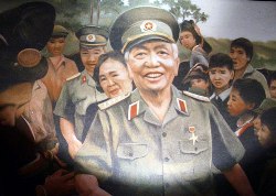 Les peintures de sable sur le Général Vo Nguyên Giap