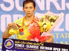 Top Vietnamese badminton player wins on home ground