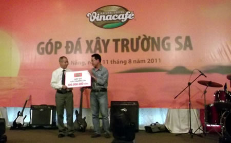 Công ty Cổ phần Vinacafe Biên Hòa hưởng ứng Chương trình Góp đá xây Trường Sa