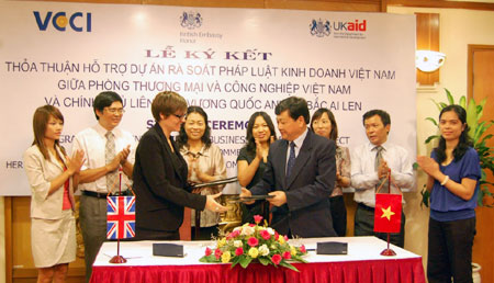 UK helps Vietnam to review business laws